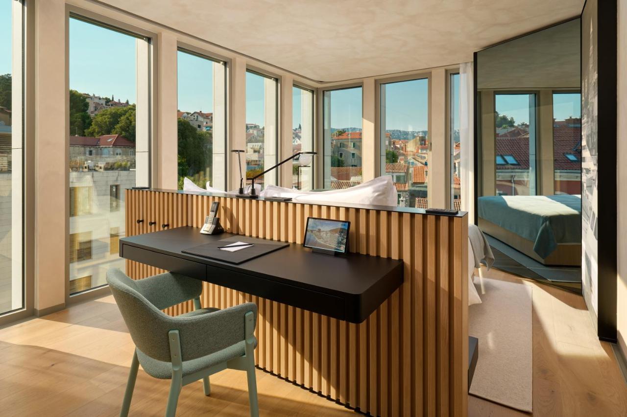 Hotel Ambasador Σπλιτ Εξωτερικό φωτογραφία A room at the Hotel