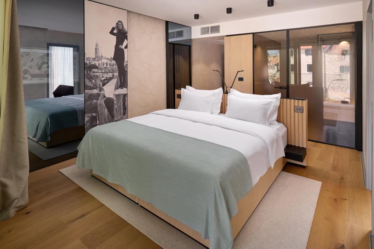 Hotel Ambasador Σπλιτ Εξωτερικό φωτογραφία A room at the Hotel