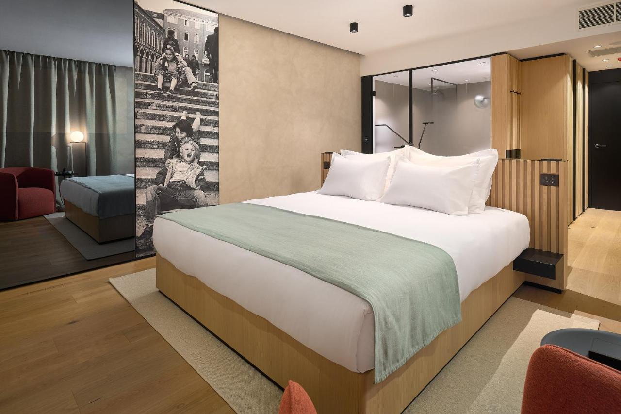 Hotel Ambasador Σπλιτ Εξωτερικό φωτογραφία A bedroom at the hotel