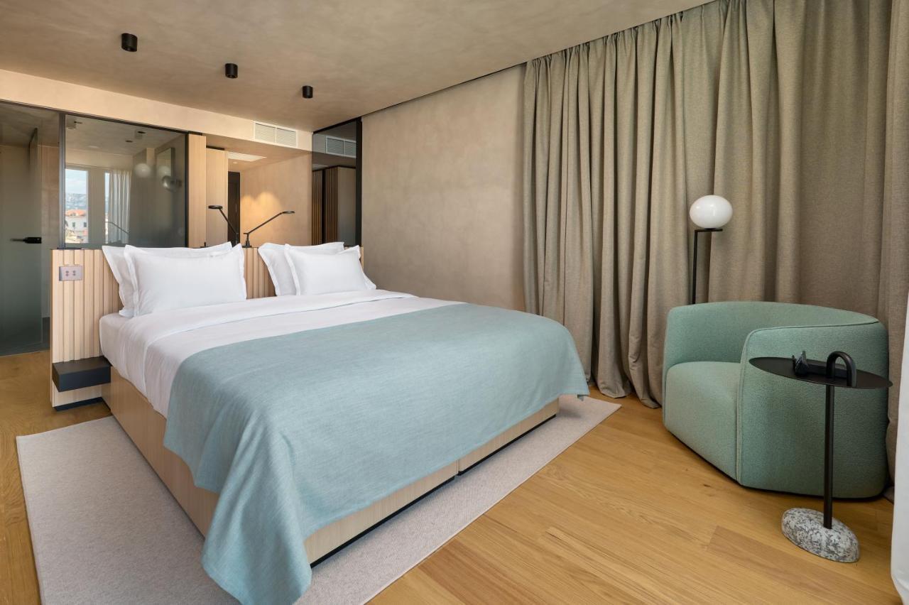 Hotel Ambasador Σπλιτ Εξωτερικό φωτογραφία A room at the hotel