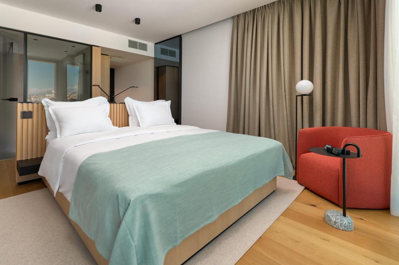 Hotel Ambasador Σπλιτ Εξωτερικό φωτογραφία A bedroom at the Hotel