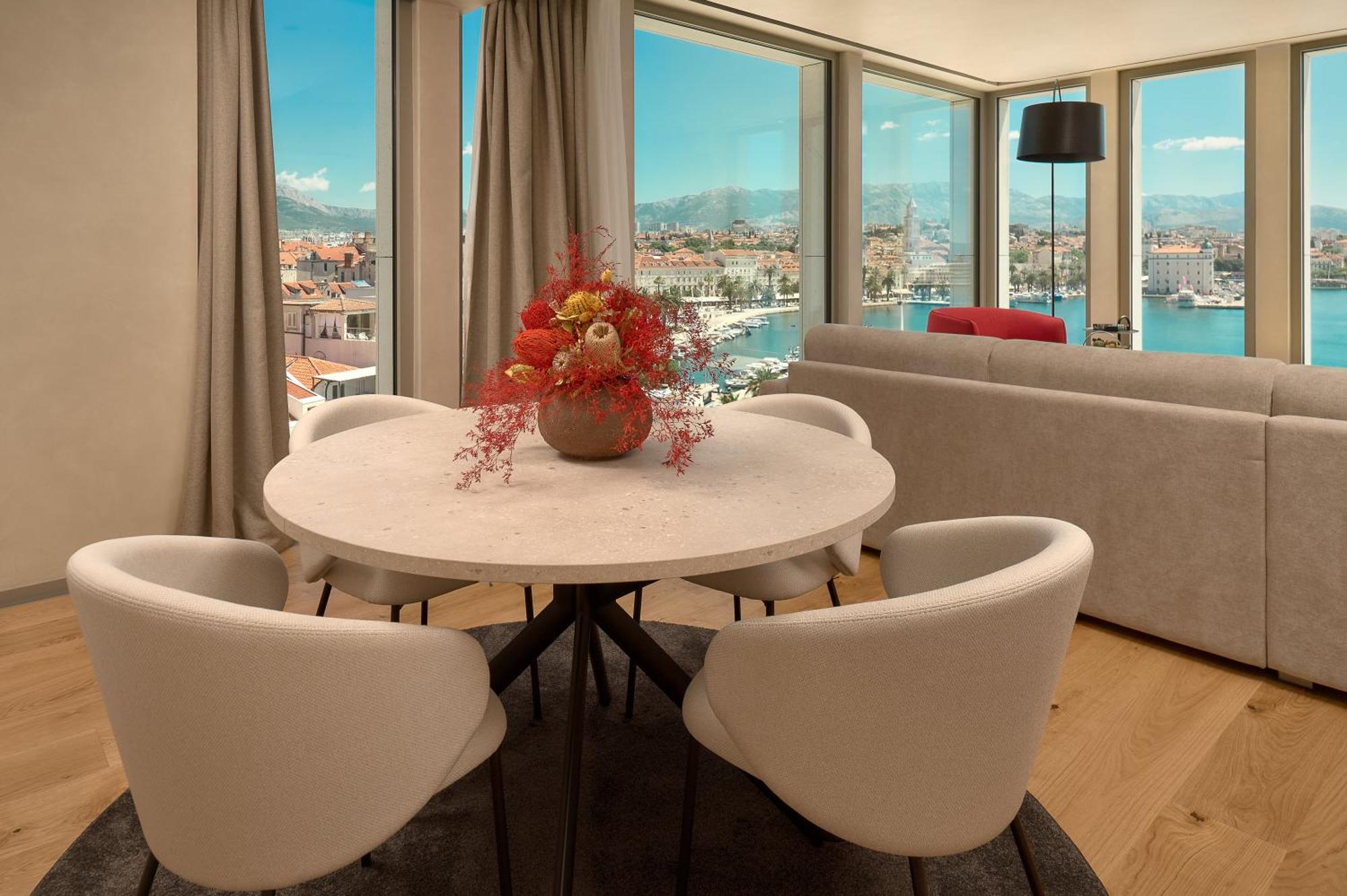 Hotel Ambasador Σπλιτ Εξωτερικό φωτογραφία Virtual staging of a dining room